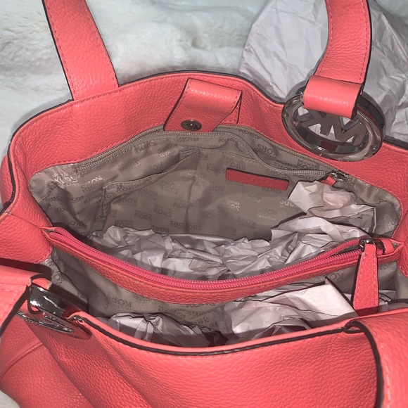 Michael Kors purse!! - Picture 2 of 4